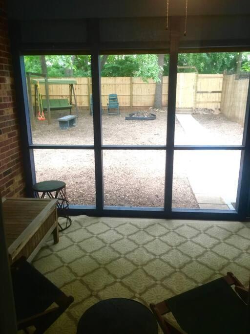 Family Friendly Downtown Home - Private Yard & Grill - Location, Location, Location! Athens Exterior photo
